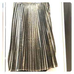 Medium Length Essue Skirt